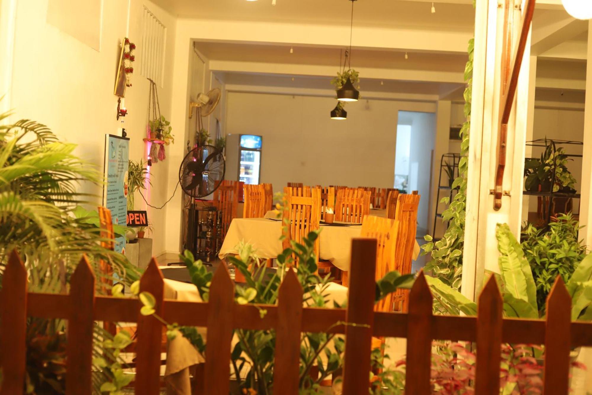 Royal Hub Hotel Kudapaduwa Екстериор снимка