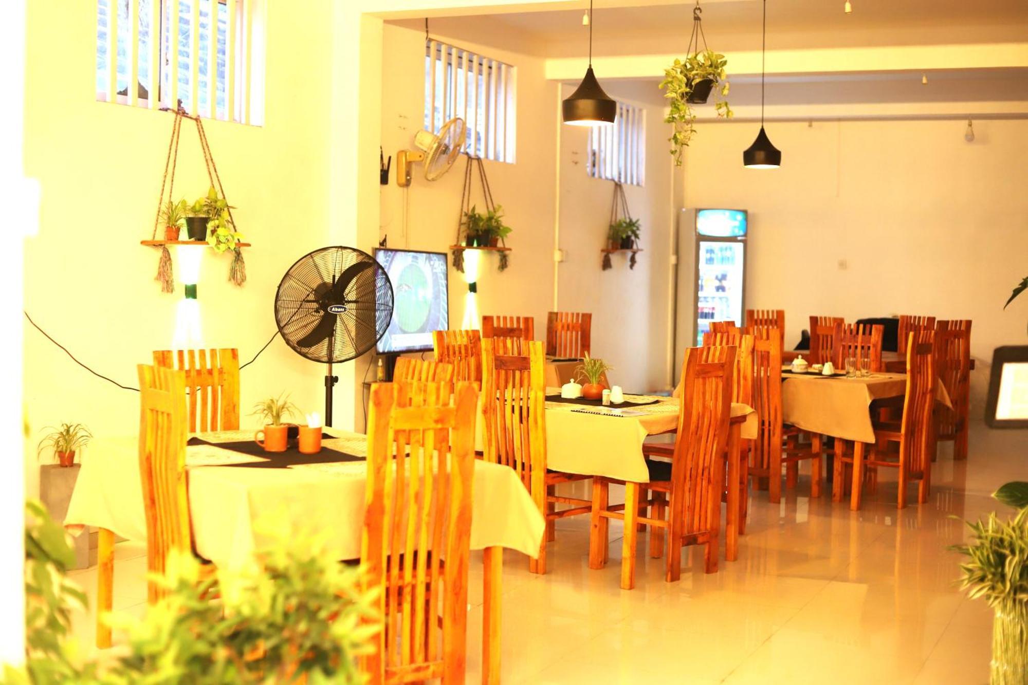 Royal Hub Hotel Kudapaduwa Екстериор снимка