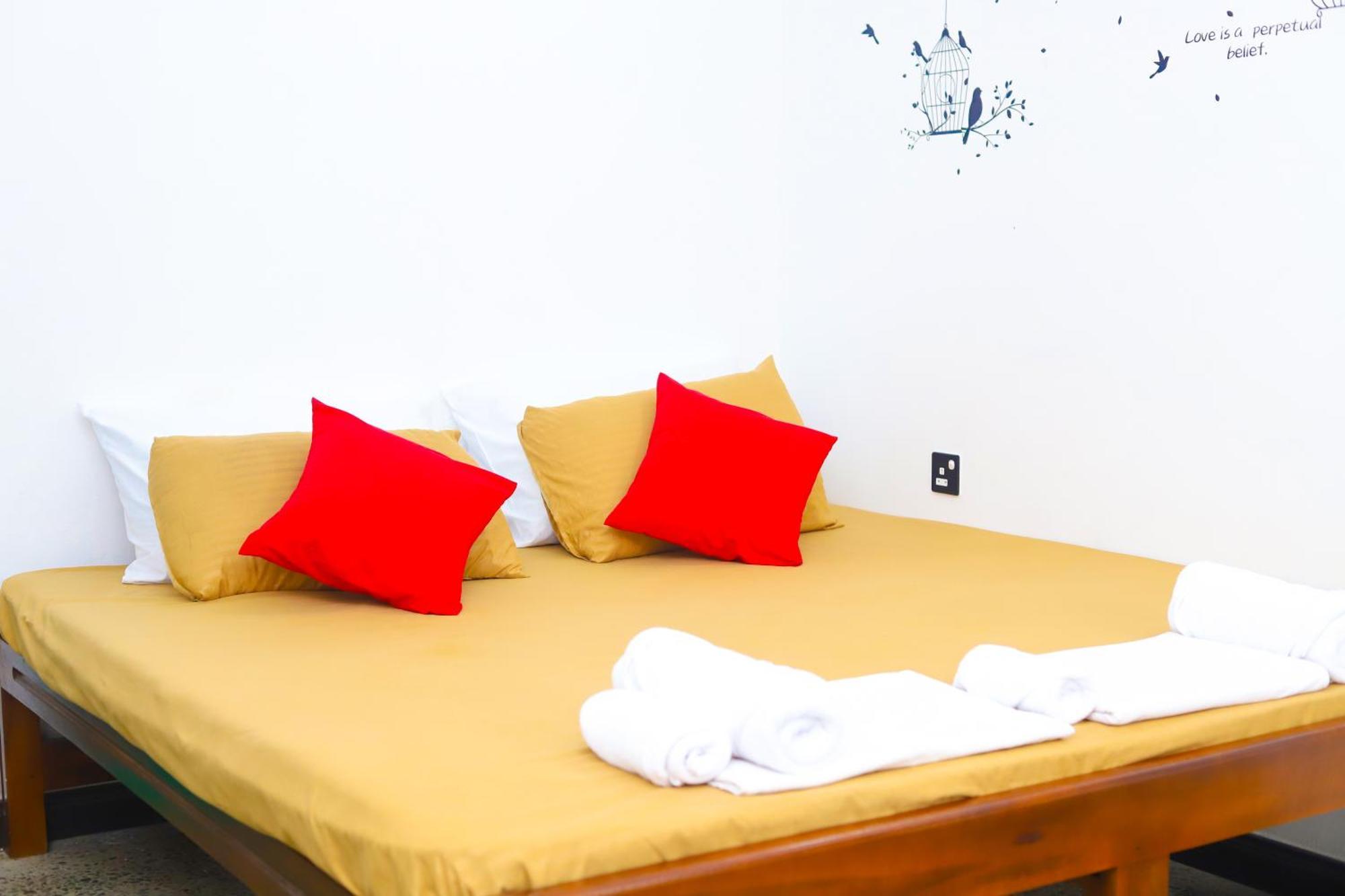 Royal Hub Hotel Kudapaduwa Екстериор снимка